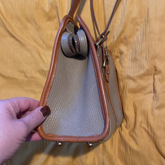 Beautiful vintage Dooney and Bourke shoulder bag - Picture 6 of 8